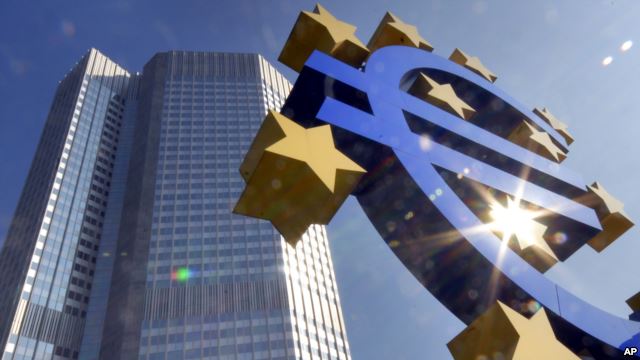 Unión Europea recorta previsión de crecimiento al +0,8 por ciento