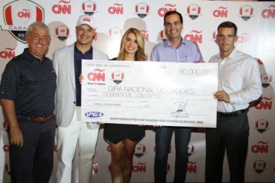 CNNEE Entrega donativo