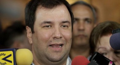 Ivan Gil, hizo de vocero de la junta de centralización económica.