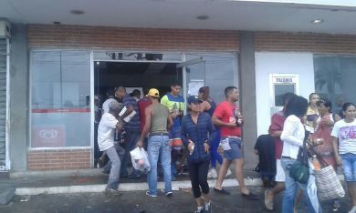 saqueo-farmahorro-bolivar