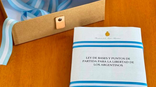 Argentina: Milei  envía proyecto de ley de  emergencia pública (2025)