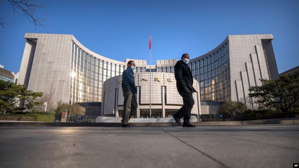 China: reduce requisitos de reservas para reactivar su economía