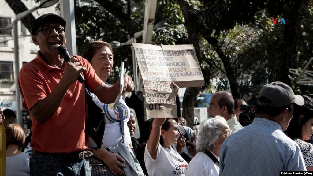 Maestros se movilizan en Caracas por una mejor educación